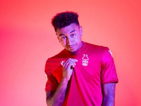 Huyền thoại Liverpool chỉ trích Lingard hám tiền