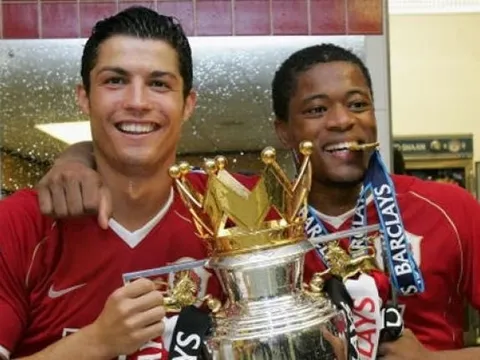 Huyền thoại Man Utd gửi lời yêu thương đến Ronaldo