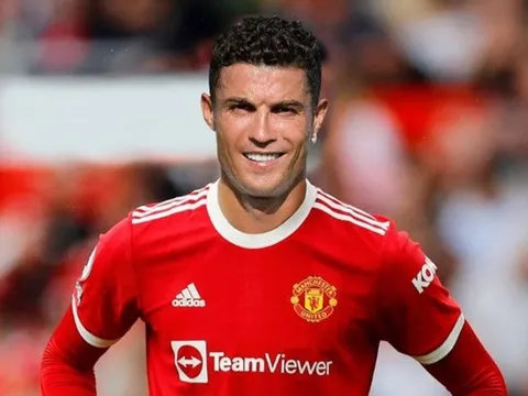 Huyền thoại M.U muốn Solskjaer xây dựng lối chơi quanh Ronaldo
