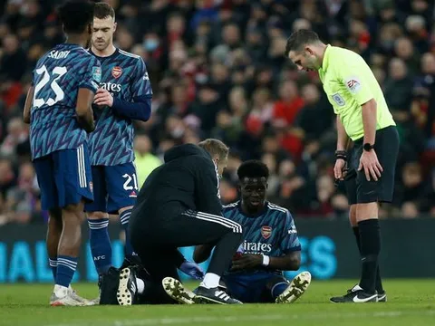 Huyền thoại M.U phản đối hoãn trận Arsenal vs Tottenham
