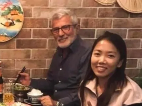 Huỳnh Như gặp HLV Henrique Calisto