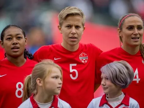 Hy hữu: Đội tuyển có người chuyển giới nam chơi cho đội nữ