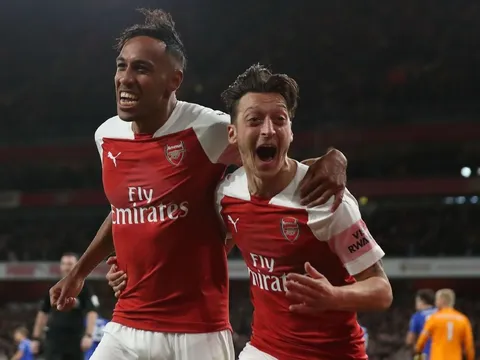 Emery tiết lộ thứ tự đội trưởng của Arsenal: Ozil thứ mấy?