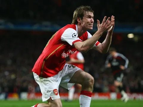 Cựu Pháo thủ: 'Tại sao tôi lại đến Barca? Tôi đã khóc khi gặp Wenger'