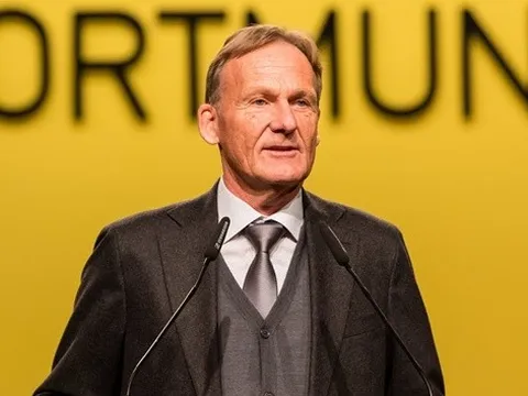 'Tôi thà xin tiền dưới 1 cây cầu ở Dortmund hơn là hỏi vay Bayern Munich'