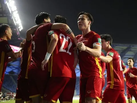Đội tuyển Việt Nam thăng tiến trên bảng xếp hạng FIFA; Tấn Trường tri ân thầy Park