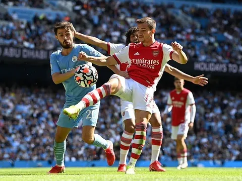 Ian Wright chỉ trích 2 cái tên Arsenal gây thất vọng trận Man City