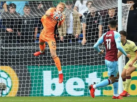 Ian Wright dùng một từ để khen ngợi người hùng Arsenal