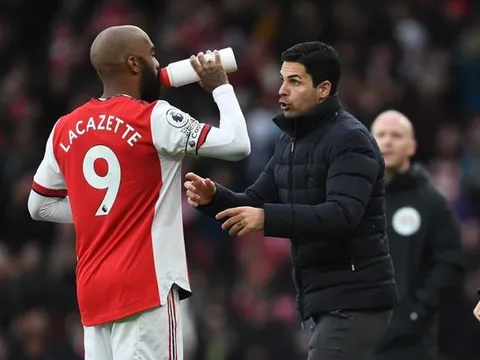 Ian Wright khuyên Mikel Arteta loại bỏ đội trưởng Arsenal