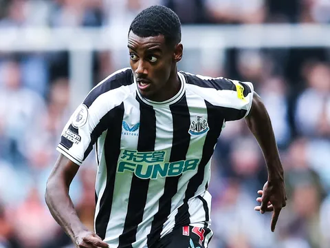 Ian Wright thích thú với tiền đạo bom tấn của Premier League