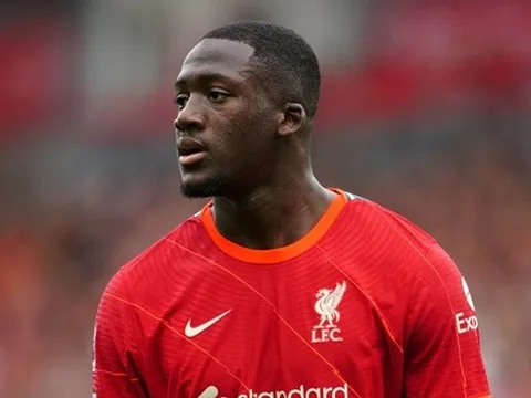 John Barnes chỉ tên thủ lĩnh hàng phòng ngự tương lai của Liverpool