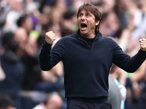 Khiến Arsenal ôm hận, Conte được Spurs thưởng thêm