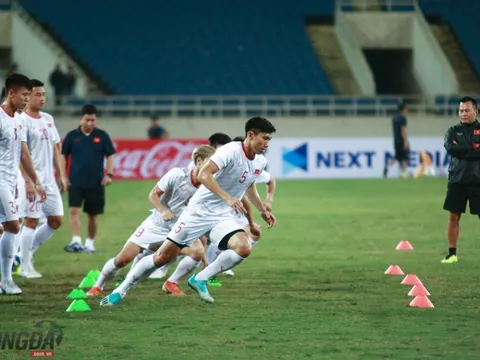 ĐT Việt Nam làm quen sân Mỹ Đình, sẵn sàng "quyết đấu" với ĐT UAE