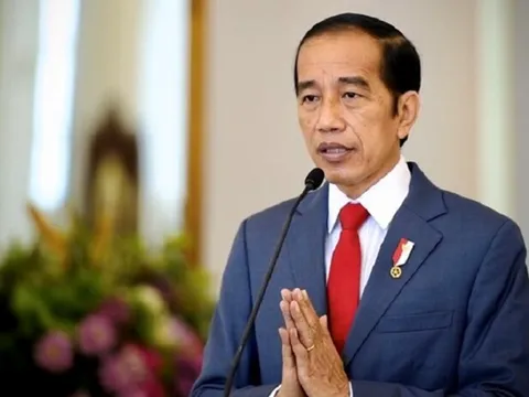Tổng thống Indonesia yêu cầu tạm dừng Liga 1 sau thảm kịch