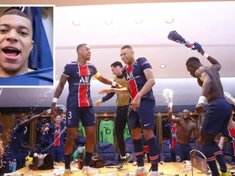 Vào bán kết C1, dàn sao PSG quẩy tưng bừng phòng thay đồ