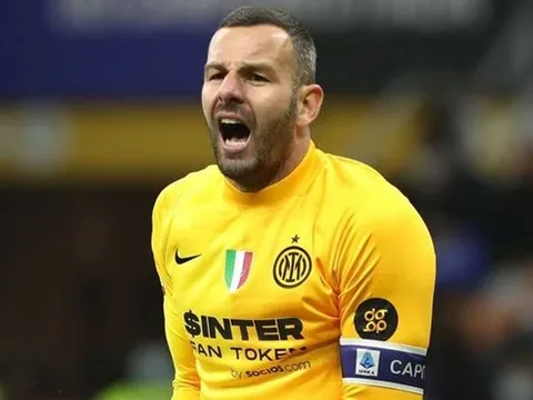 Inter có thủ môn mới, số phận đội trưởng ra sao?