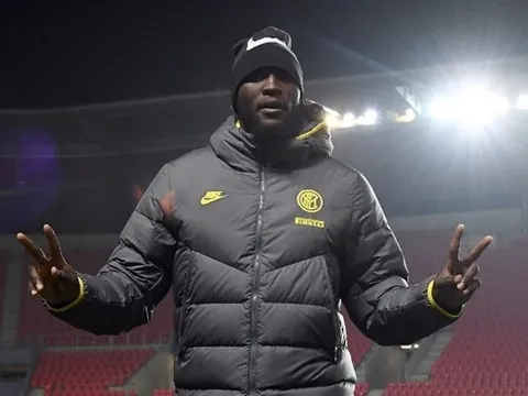 Inter Milan nhận quà, Conte và Lukaku thể hiện tâm trạng trái ngược