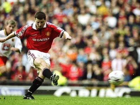 Gạch tên Bruno, Irwin chỉ ra cầu thủ Man Utd xuất sắc nhất hiện tại