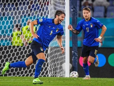 Hủy diệt Thụy Sỹ, sao ĐT Ý bắt chước Ronaldo