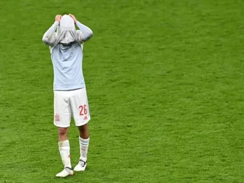 Pique bực tức chỉ ra nguyên nhân lớn giúp Ý thắng penalty
