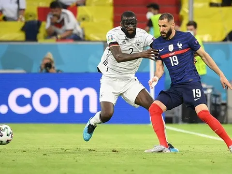 Roy Keane: 'Cậu ta như một đứa trẻ con vậy'