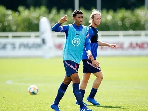 "Cậu ấy sở hữu tài năng vượt trội, giống như Foden và Greenwood"