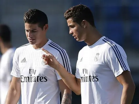 Ronaldo đề nghị Juventus 'cứu vớt' đàn em ở Real