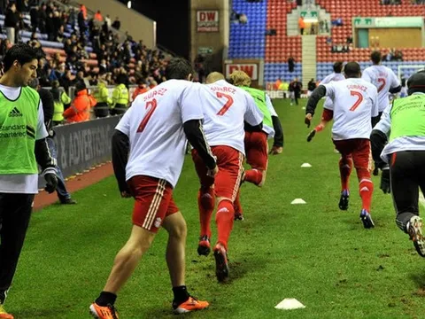 Cổ xúy phân biệt chủng tộc, Carragher nhận sai với huyền thoại Man Utd