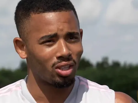 "Tôi không muốn trở thành tâm điểm hay siêu sao ở Arsenal"