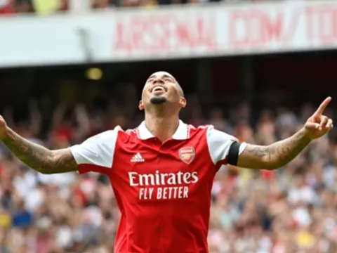 Gabriel Jesus được ví như huyền thoại Arsenal
