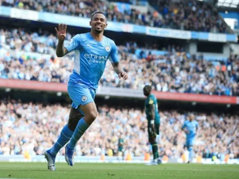 Jesus lập poker, Man City tạo khoảng cách 4 điểm với Liverpool