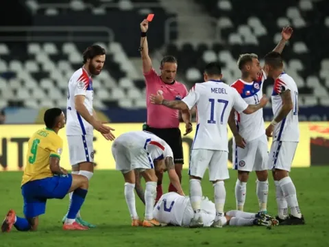 Jesus nhận thẻ đỏ, Brazil vẫn đánh bại Chile