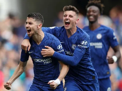 "Khi mà cậu ấy bị la ó ngay tại Stamford Bridge, tôi cảm thấy rất buồn"