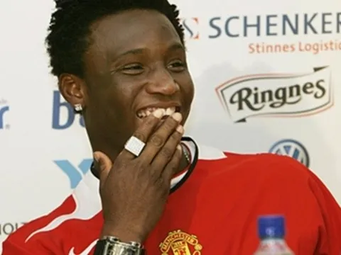 "Lúc 17 tuổi, tôi đã ký trước hợp đồng với Manchester United"