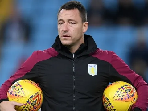 John Terry phản ứng thế nào khi bị CĐV Spurs sỉ nhục?