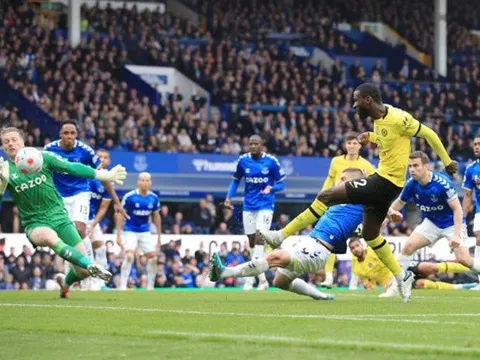 Jordan Pickford dùng mặt cản phá bàn thắng mười mươi của Chelsea