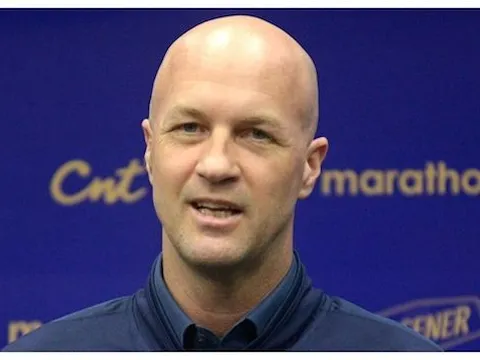 Ajax tìm được lối thoát sau scandal quấy rối tình dục của Overmars