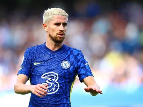 Jorginho làm khó Chelsea