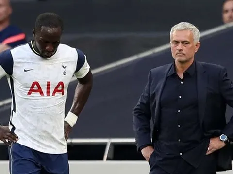 "Các cầu thủ Tottenham giống một lũ trẻ hư hỏng!"