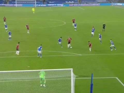 Van de Beek kiến tạo đẳng cấp khiến 'anh cả' Man Utd phải trầm trồ