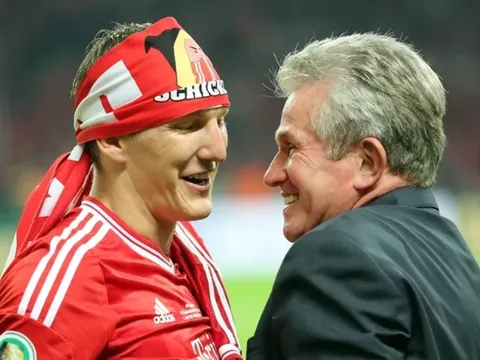 Vừa giải nghệ, huyền thoại Bayern nhận lời khen tới tấp từ 2 thầy cũ