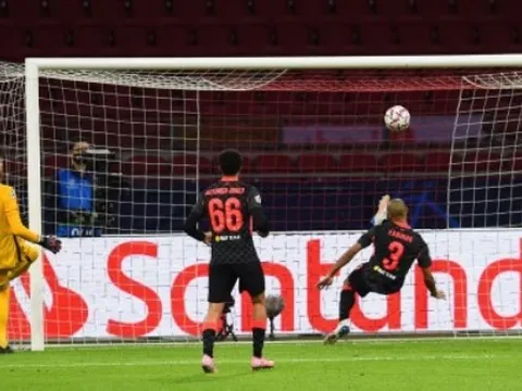 Jurgen Klopp: "Cậu ấy không còn thích đá hậu vệ phải nữa"