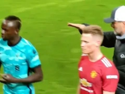 SỐC! Klopp tiết lộ lý do Sadio Mane phớt lờ mình tại Old Trafford