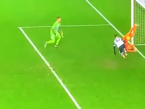 Juventus đại thắng, Morata vẫn không quên "tấu hài"