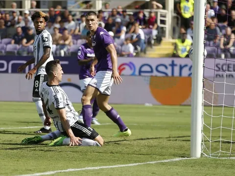 Juventus thoát thua trên sân Fiorentina