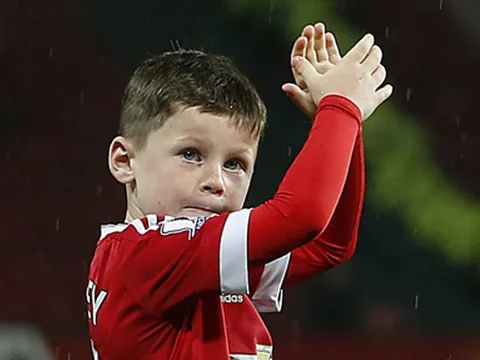 Con trai huyền thoại vĩ đại của Man Utd chuẩn bị gia nhập Man City