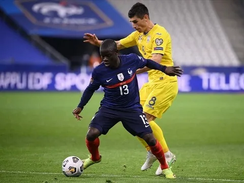 'Cái mông của Kante khiến đối thủ khó lấy bóng'