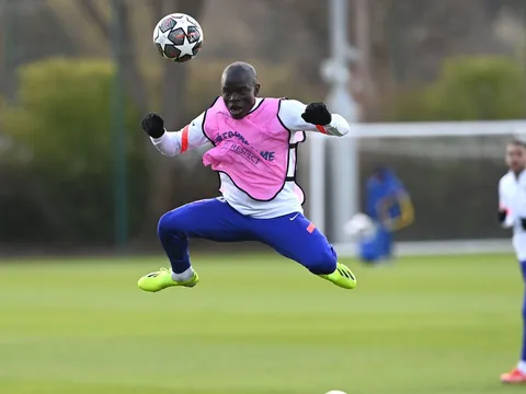 Kante quá hài hước, Chelsea rũ bùn đứng dậy chiến Porto
