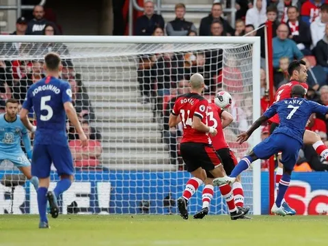 Kante xuất thần, HLV Southampton nổi đóa ngoài đường biên