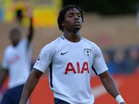 CHÍNH THỨC: Sterling chia tay Tottenham, gia nhập đội bóng đang chơi ở League Two